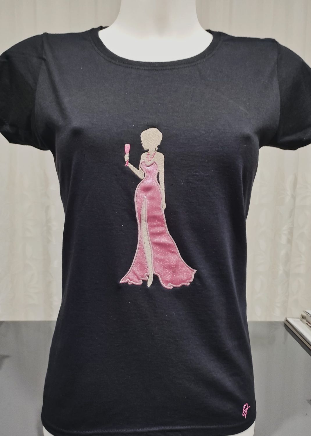T-Shirt donna con ricamo