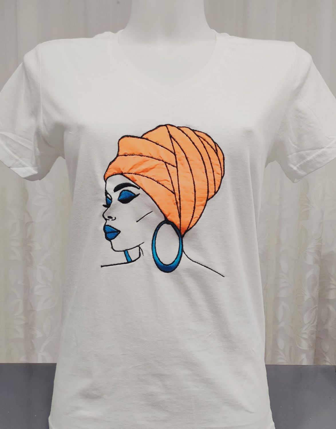 T-Shirt donna con ricamo