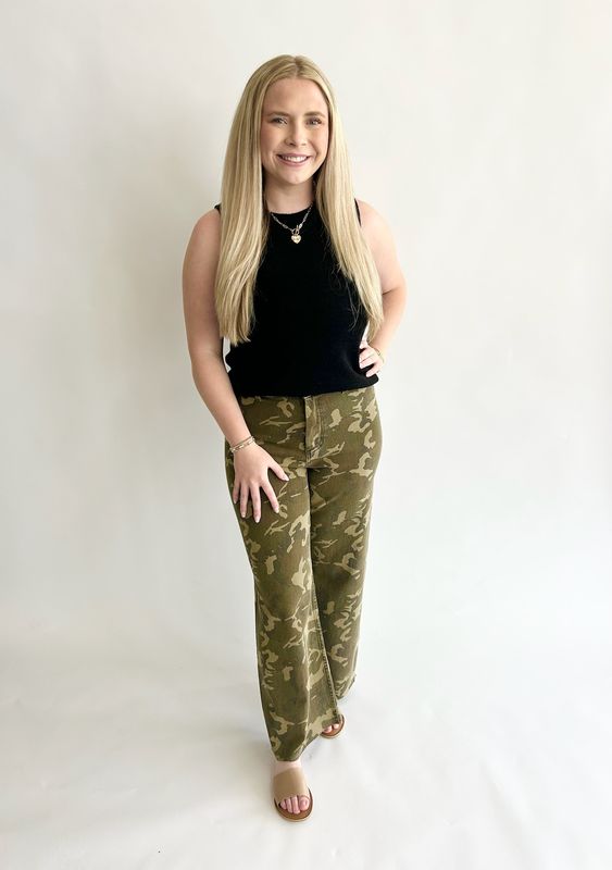 Carley Sleeveless Sweater Top