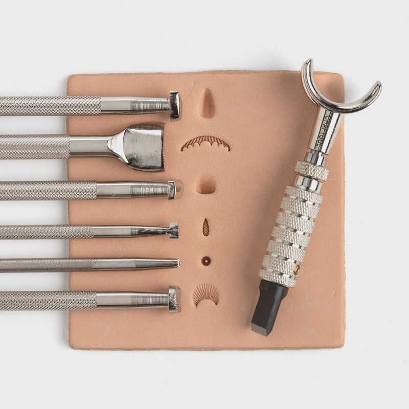 BASIC 7 TOOL SET WITH RACK