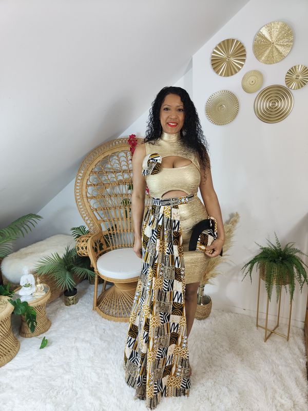 Robe et Ensemble ceinture drapé, broche et pochette