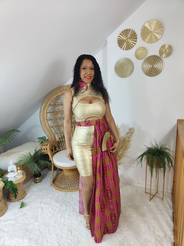 Robe et Ensemble ceinture drapé, broche et pochette