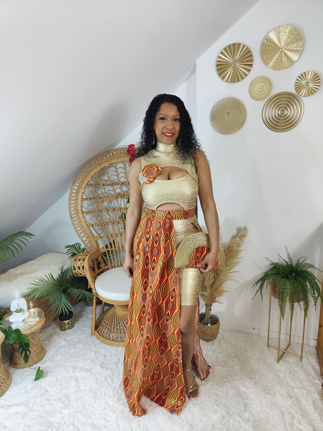 Robe et Ensemble ceinture drapé, broche et pochette