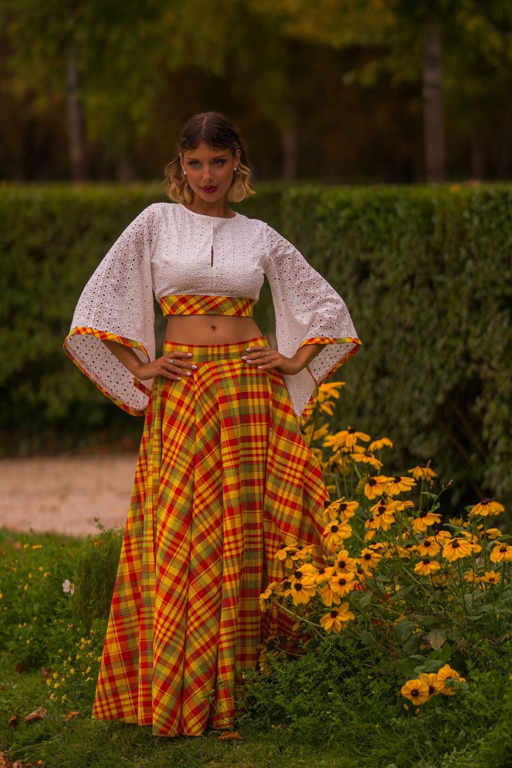 Ensemble Jupe trapèze Madras et top broderie anglaise asymétrique