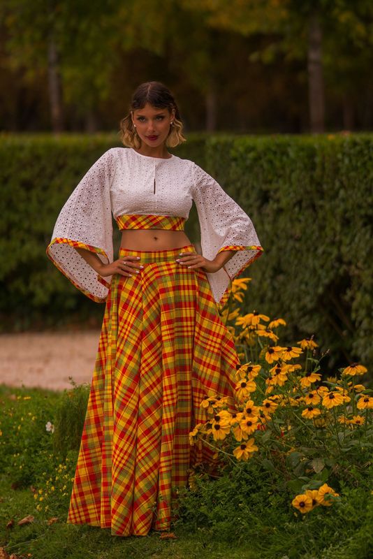 Ensemble Jupe trapèze Madras et top broderie anglaise asymétrique