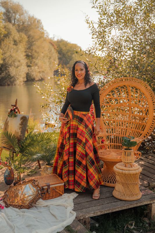 Ensemble Jupe trapèze Madras et top épaules dénudées et broche