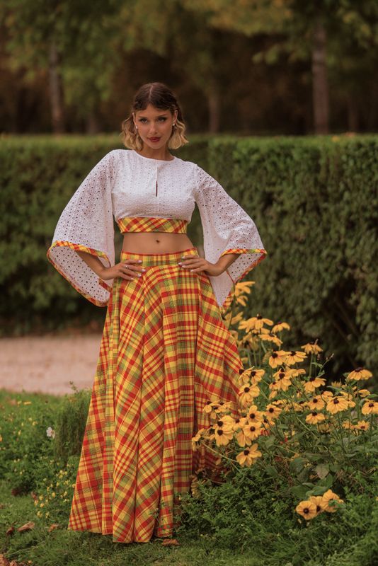 Ensemble Jupe trapèze Madras et top broderie anglaise asymétrique