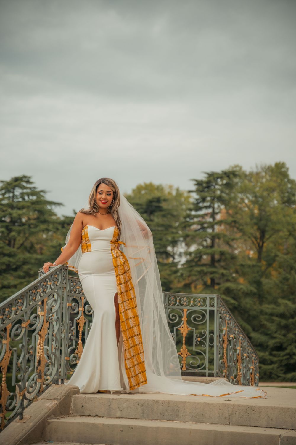 Robe Bustier sirène fendu drapé wax doré pailleté