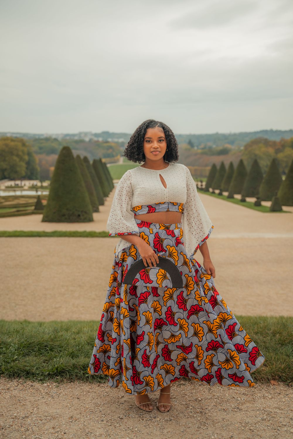 Ensemble Jupe trapèze wax et top broderie anglaise asymétrique