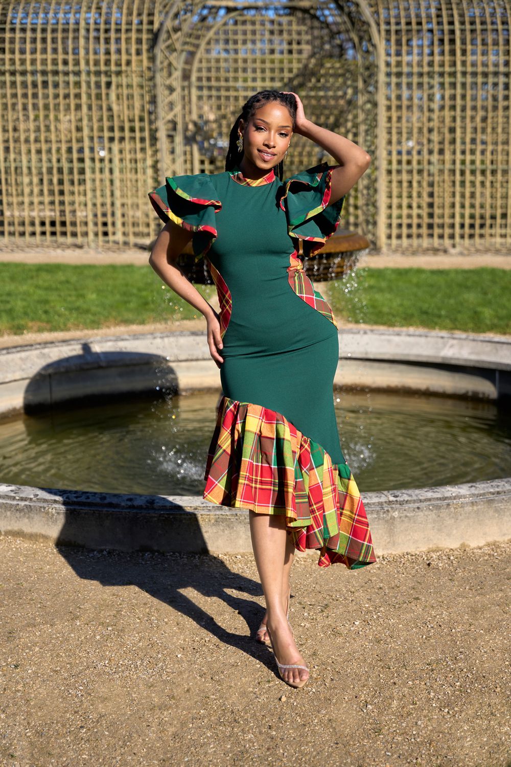 Robe moulante verte Madras manches papillons