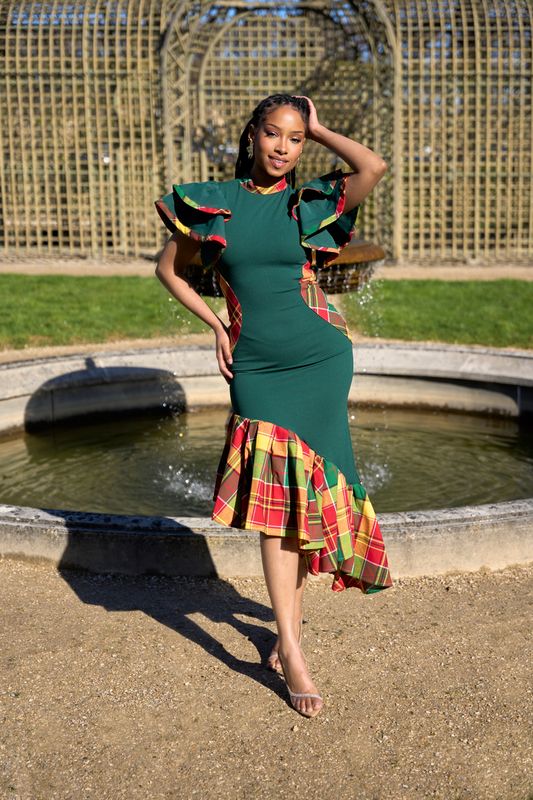 Robe moulante verte Madras manches papillons Robe moulante verte Madras manches papillons