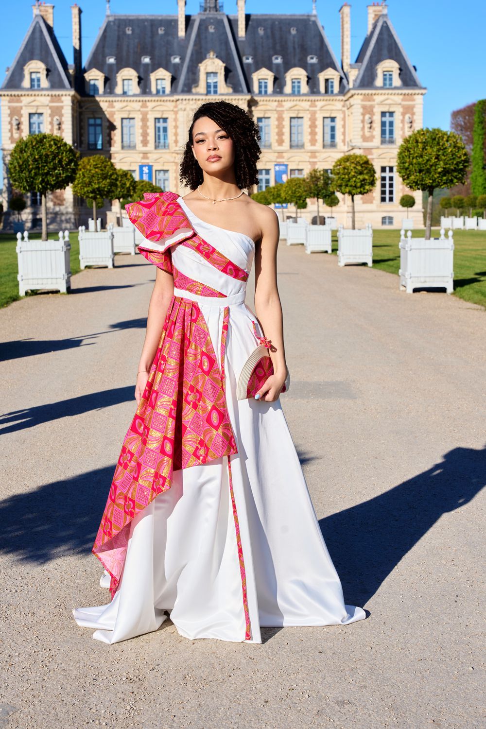 Robe asymétrique volumineux fendu drapé wax pailleté