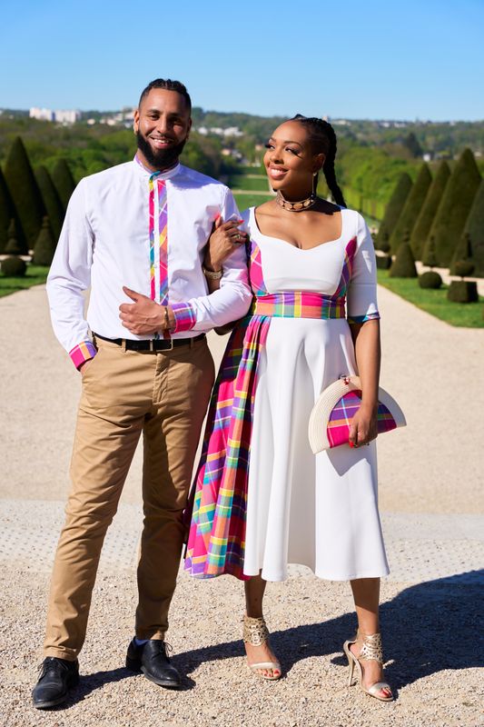 Robe décolletée forme trapèze blanche drapé Madras