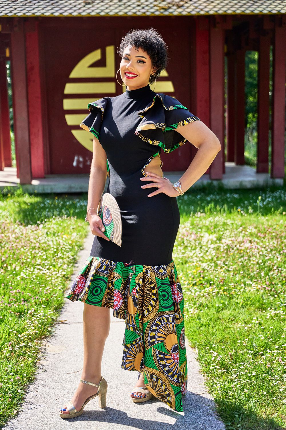 Robe moulante noir Wax manches papillons fendue sur les côtés