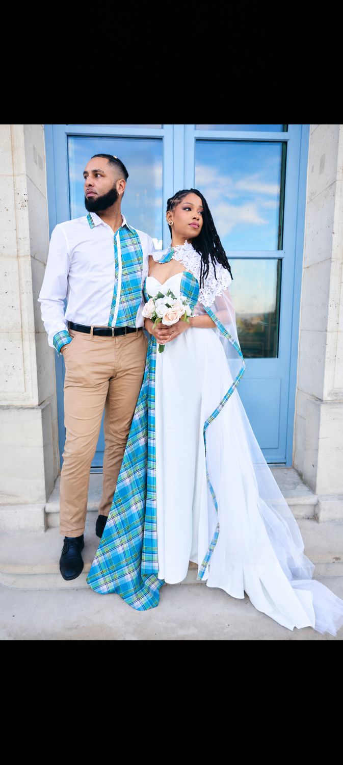 Ensemble Robe Bustier forme trapèze fendu et drapé Madras et cape assortie