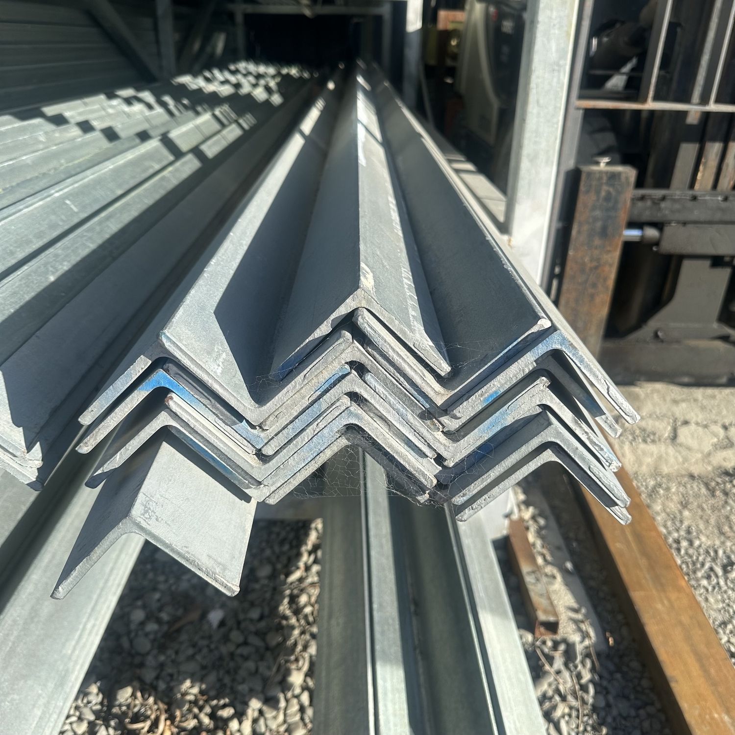 ANGLE HOT DIP GALV STEEL75x75x5x6000mm