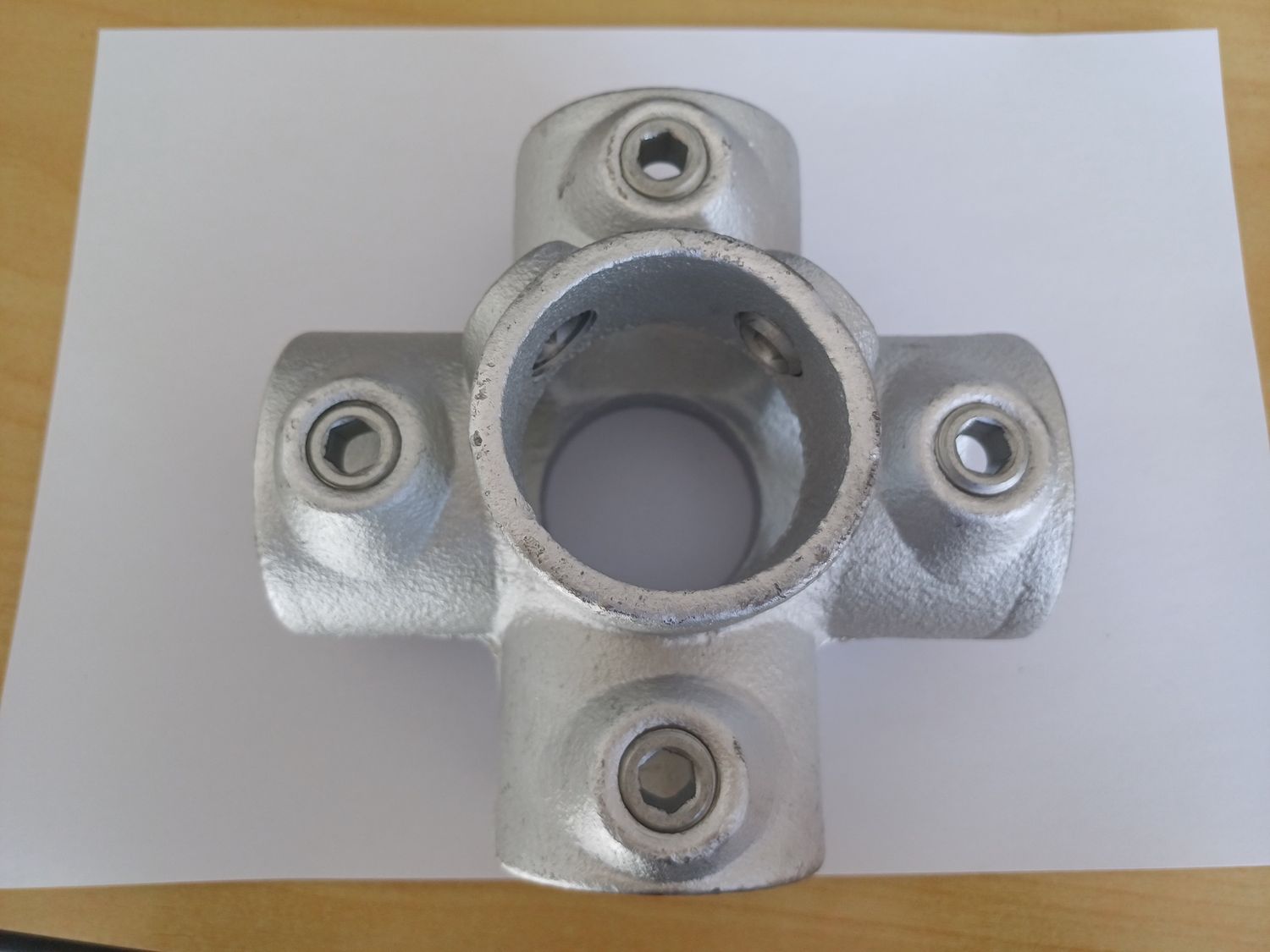 Four Socket Cross AIS26