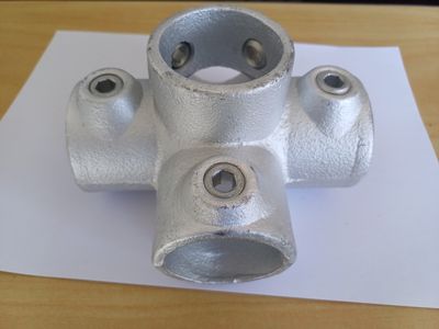Four Socket Cross AIS26