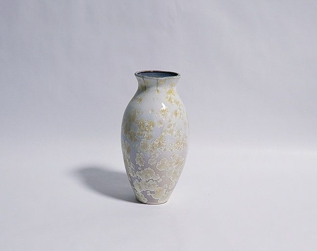 White Vase Med, Brooks Bouwkamp