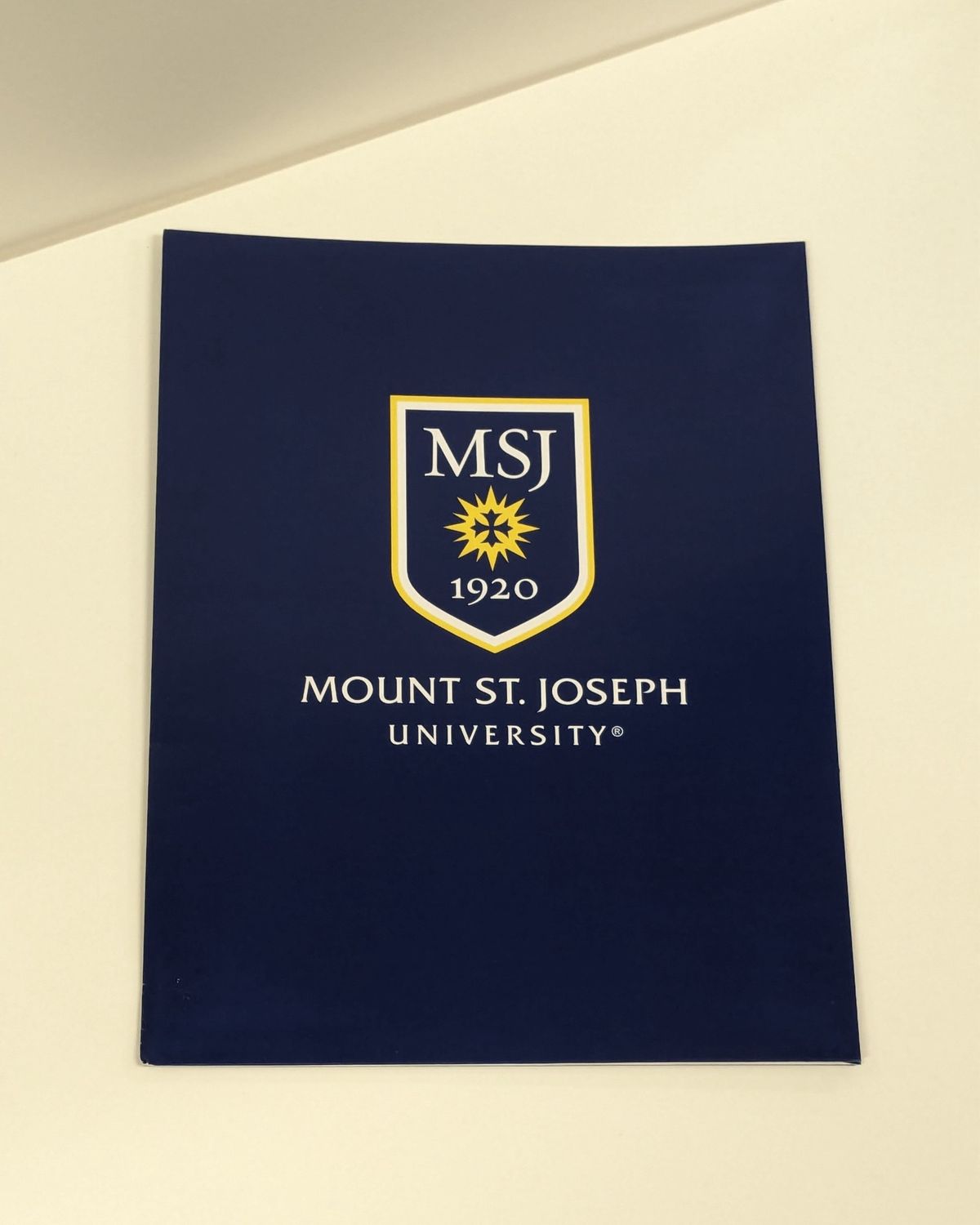 Pocket Folder MSJ Crest