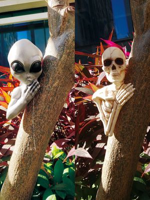 Alien Tree Peeker 14&quot;