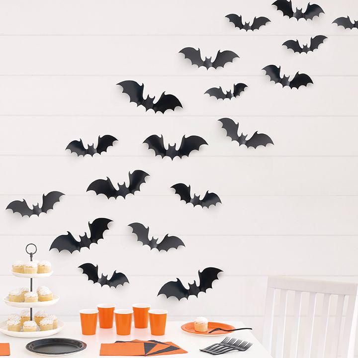 Flying Bat Wall Décor Kit
