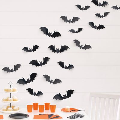 Flying Bat Wall Décor Kit