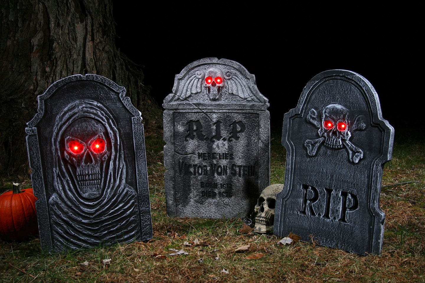 22&quot; Light-Up Tombstone, Style: RIP Skull/Crossbones