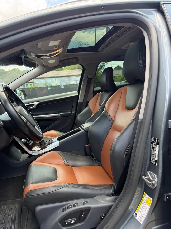 2016 Volvo V60 Platinum - Photo 8
