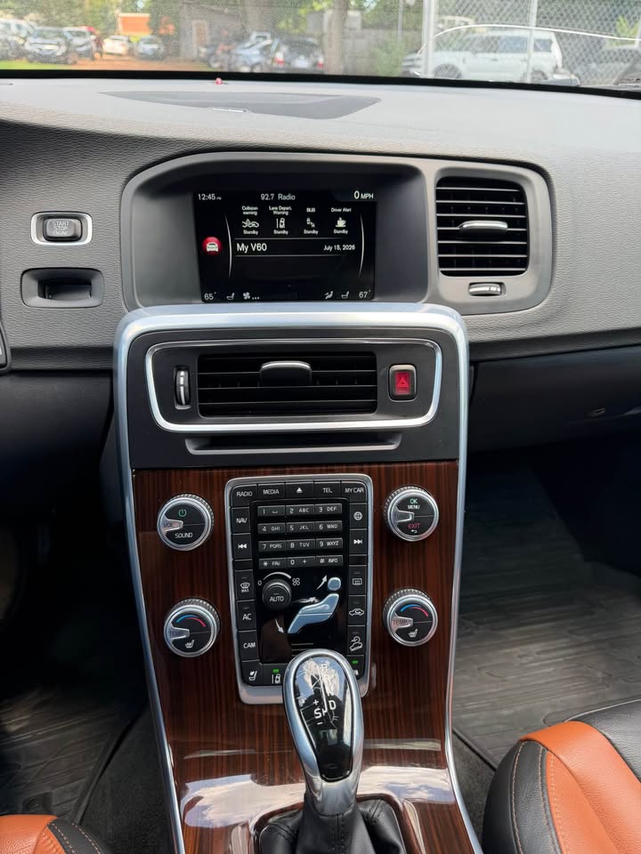 2016 Volvo V60 Platinum - Photo 13