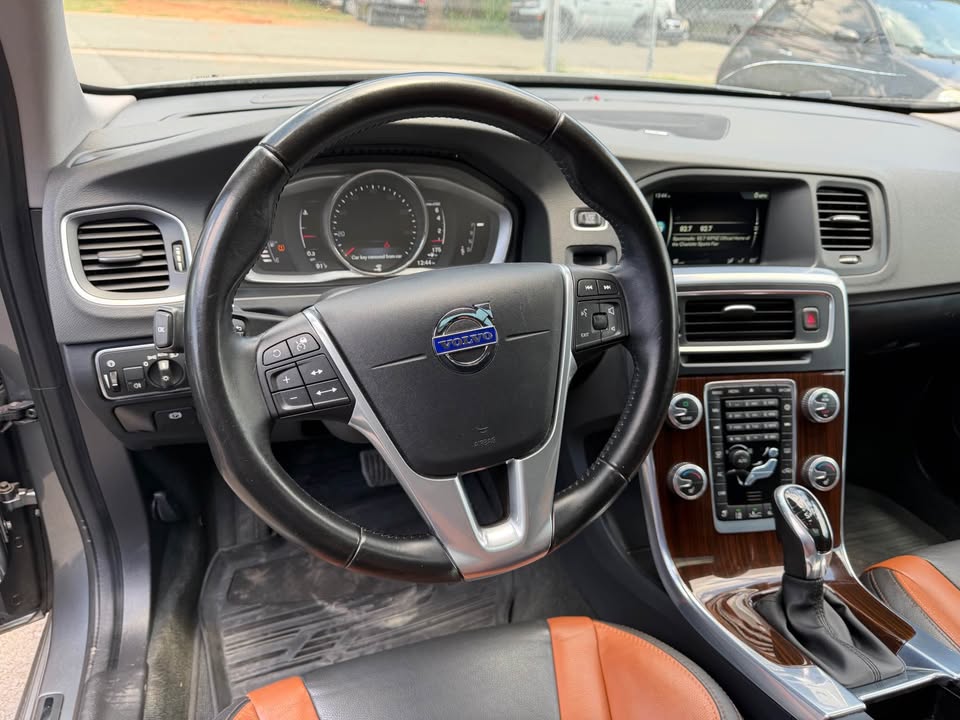 2016 Volvo V60 Platinum - Photo 12