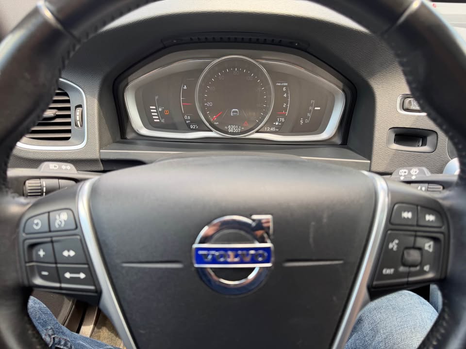 2016 Volvo V60 Platinum - Photo 15