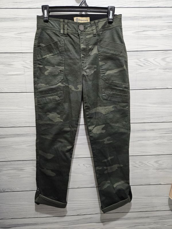 Democracy Camo Capris Sz 2