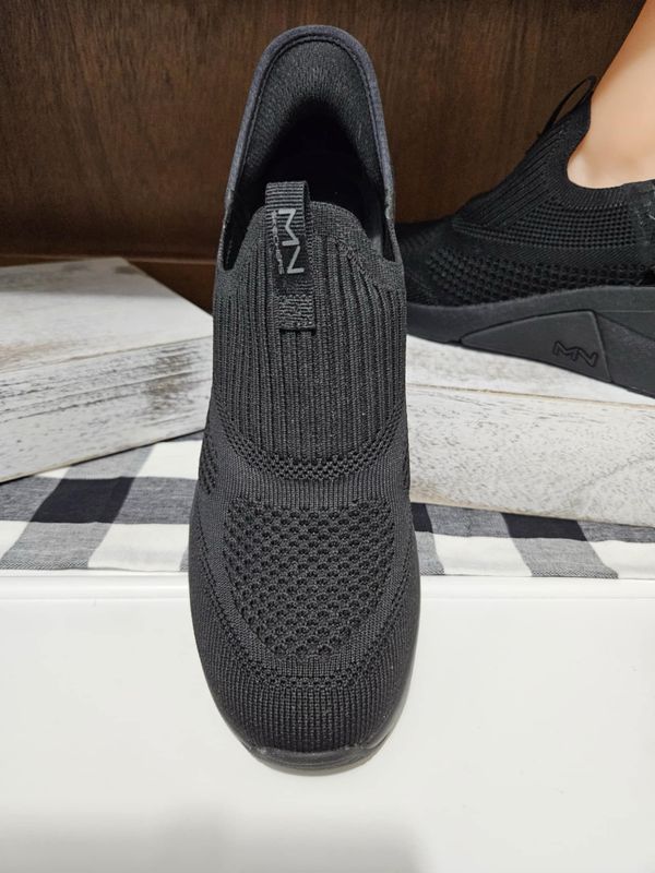 Brand NEW Mark Nason Skechers Step Ins Sz 8.5