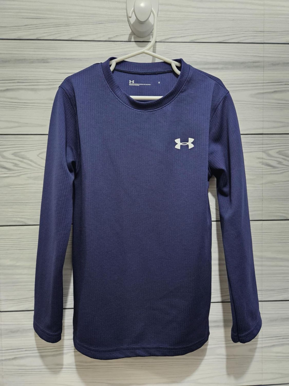 Boys UNDER ARMOUR. Shirt Sz 6
