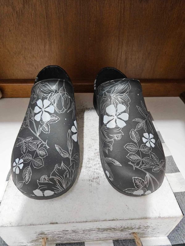 Womens Comfort Trendz clogs ( nursing shoe) Sz 9