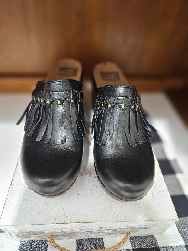 Dansko Women’s Fringed Clog Sz 41