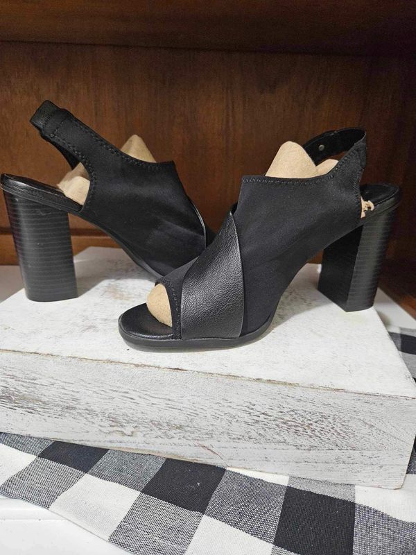 Simply Vera Wang Black Heels. Sz 9.5M. Only Worn One Time! Reg. $69.99