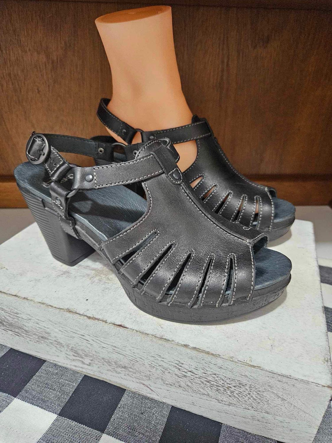 Dansko Randa Women’s Black Leather, Block Heel Sling back Dress Sandle. Sz 39