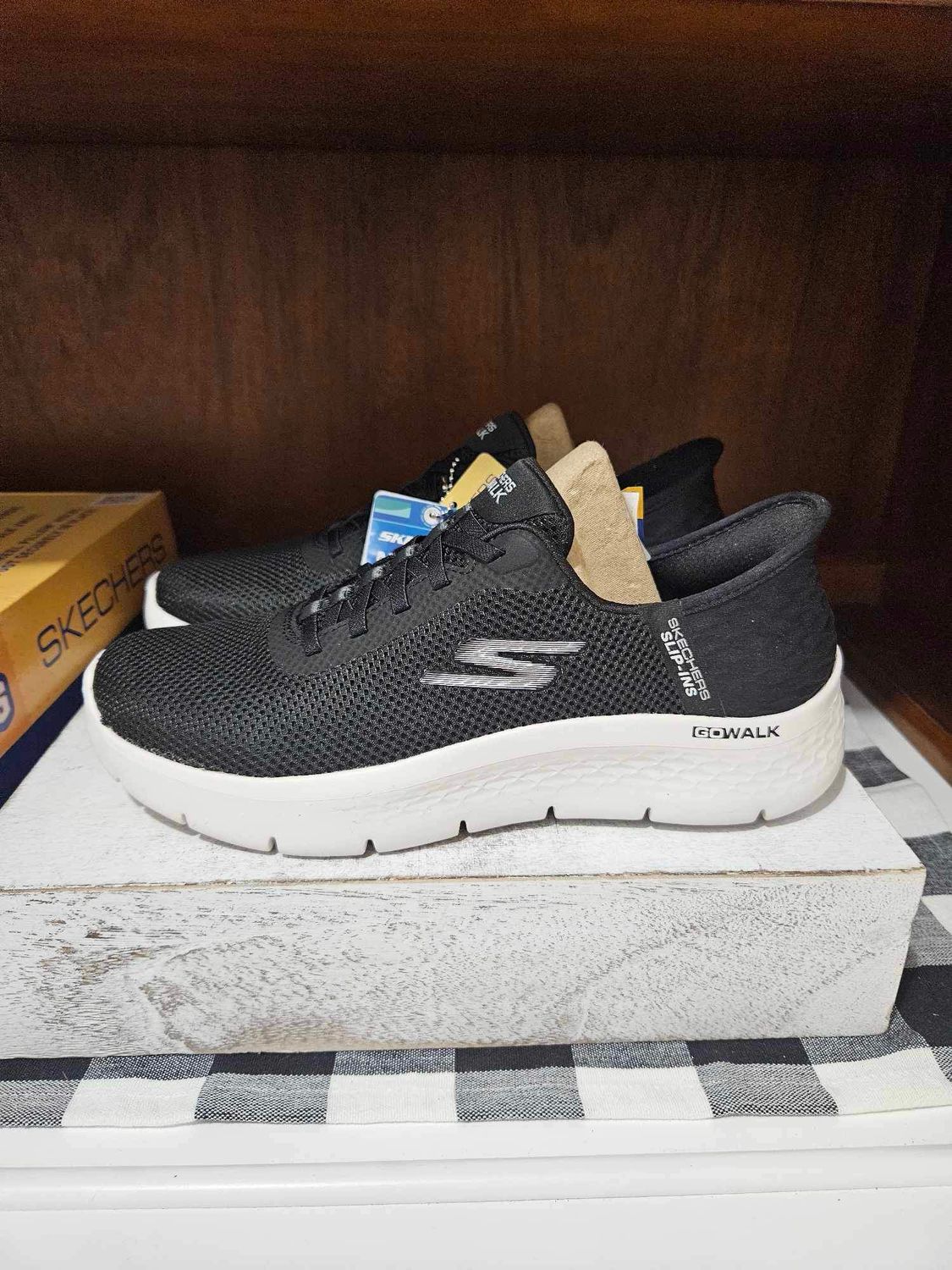 *** BRAND NEW*** Womens Skechers Hands Free Slip Ins, Black, Air Cooled Memory Foam, GO WALK FLEX- Grand Entrance Sz 9