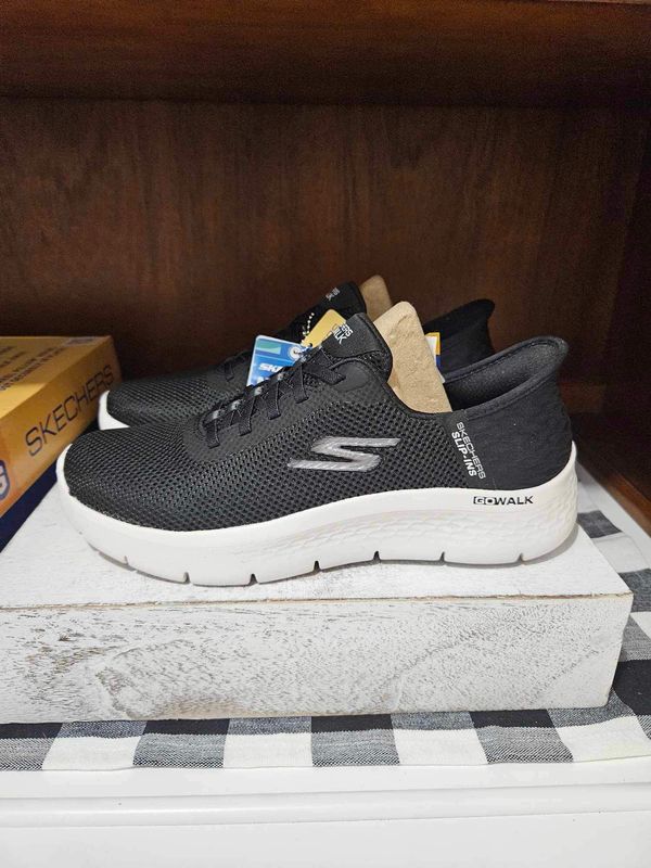 *** BRAND NEW*** Womens Skechers Hands Free Slip Ins, Black, Air Cooled Memory Foam, GO WALK FLEX- Grand Entrance Sz 9