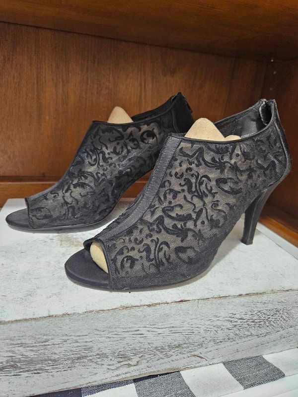 Womens Dress Barn Heels Black Lace sz 9