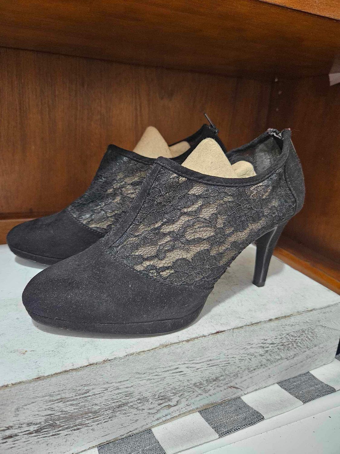Women’s Jelly Pop Lace And Suede Black Heels sz 9.5