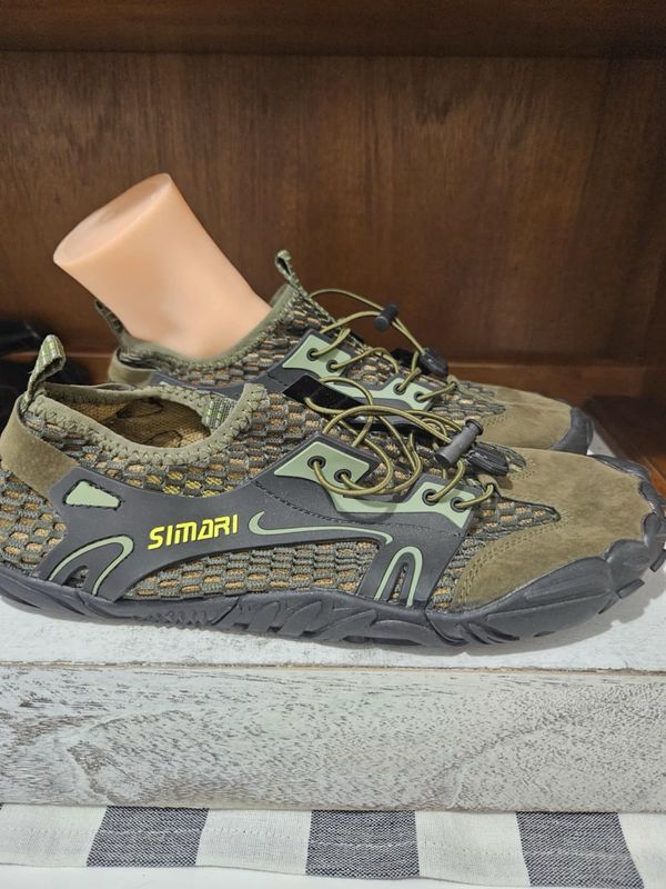 Simari Men’s Thick Sole, Quick Dry, Water Shoes. Sz 44. Like New!