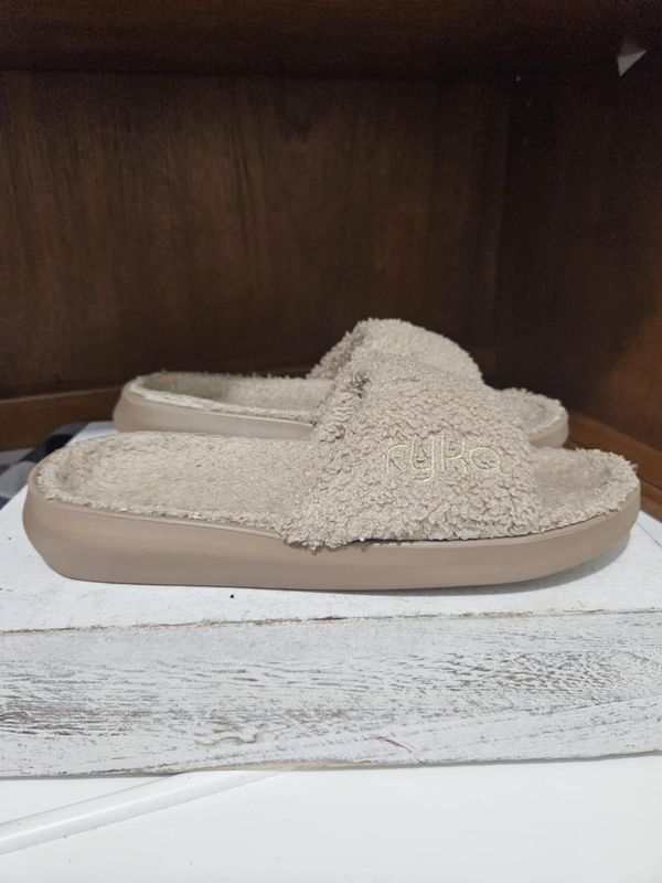 Women’s Ryka Cozy Slipper Slides Aimi Cozy Tan Sz 9