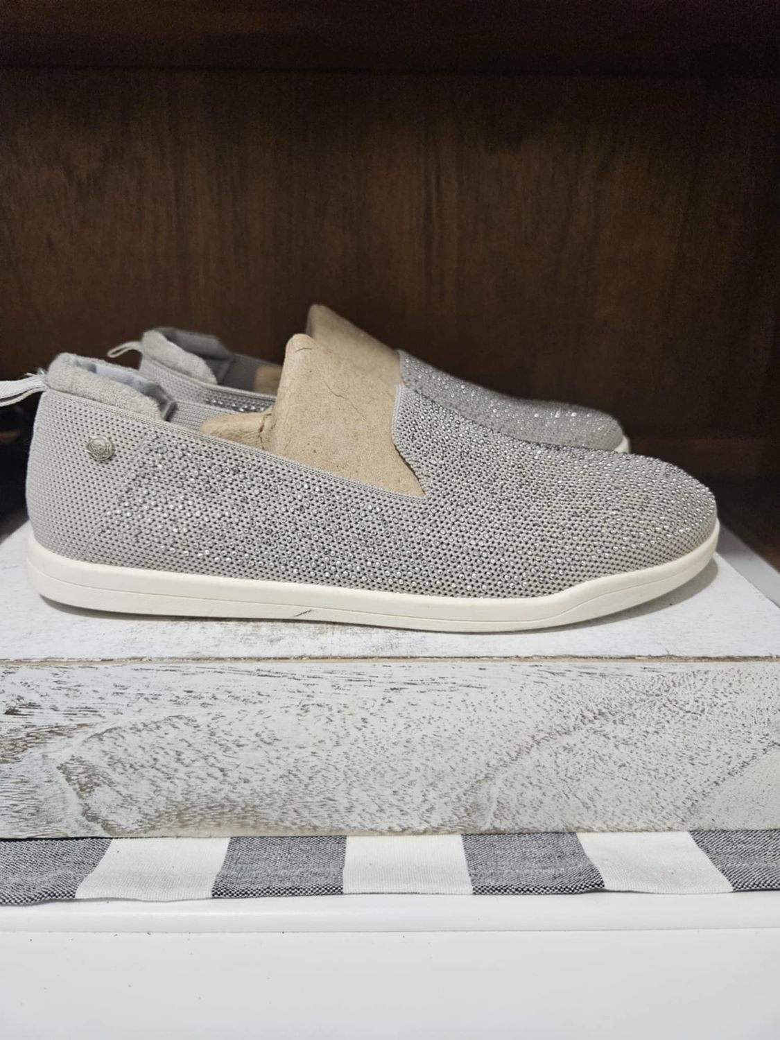 Sugar slip ins with bling accents sz 8.5
