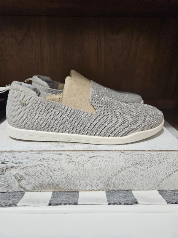 Sugar slip ins with bling accents sz 8.5