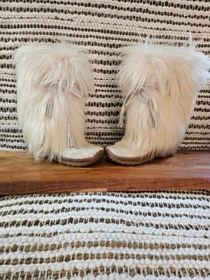 Pajar Scarlet Cream Got Fur, Sherpa lined boot sz 39. ***DONT MISS THIS DEAL***