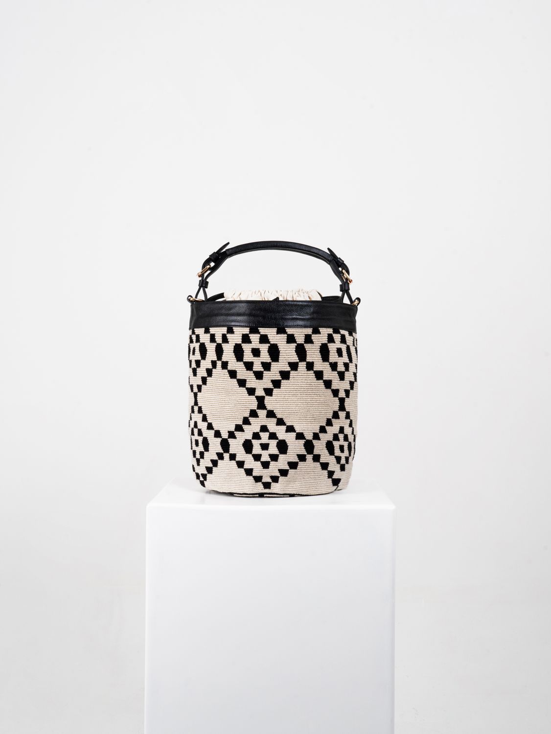 Big Bucket Bag Ancestral Echo