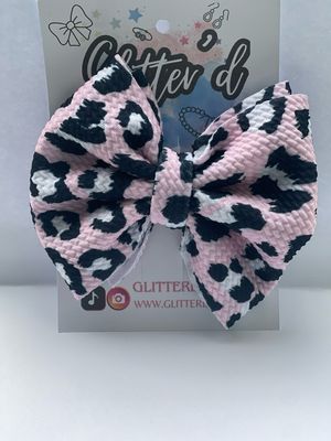 Pink Prowess Leopard Bow